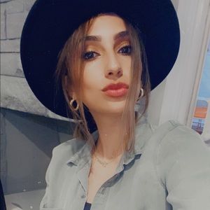 Meet your Posher, Grecia